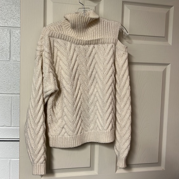 Gestuz Marsela knitted modern cut out “fisherman”sweater in ivory - Picture 5 of 9